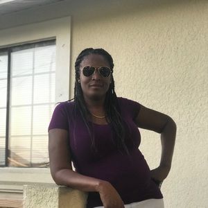 Meet your Posher, Monique